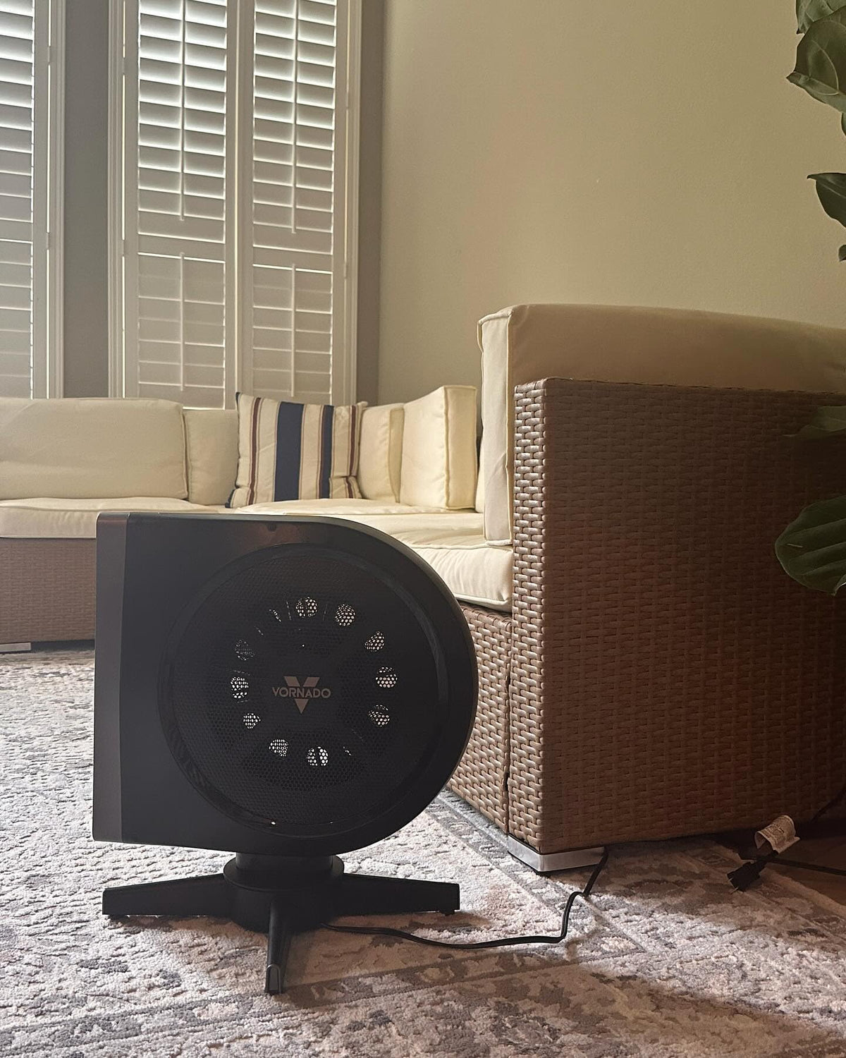 Compact Oscillating High Velocity Floor Fan with Remote Control, 5 Speeds, Black K17390